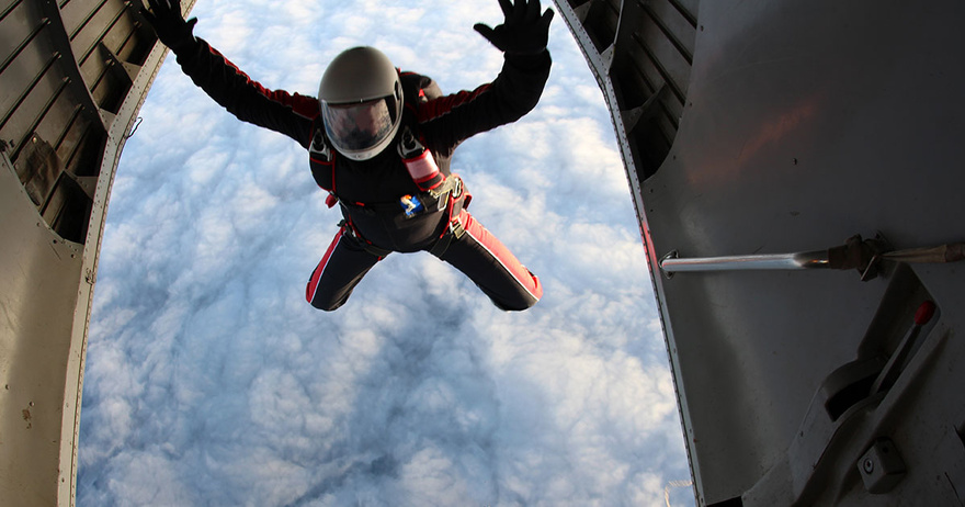Expert Skydiver Catches His Final Words On Film as He Forgot to Put On His Parachute