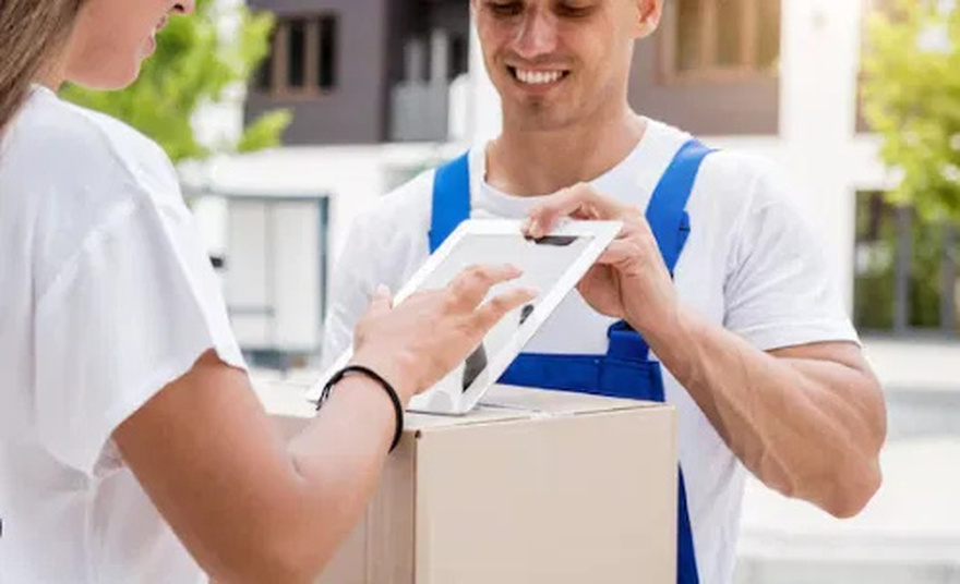 One Day, a Courier Brought Chinese Food I Didn’t Order – The Message I Found on the Back of the Receipt Was Just the Beginning