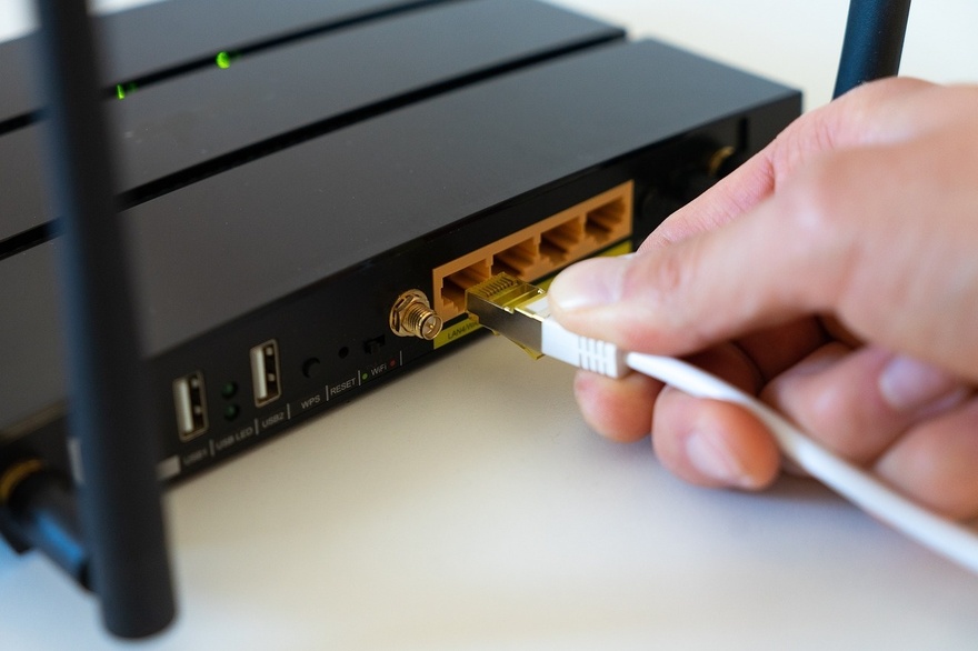 Why You Should Try Putting Aluminum Foil Behind Your Router