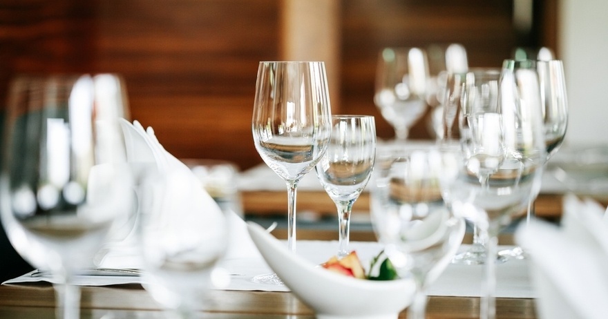 American couple reportedly pay for everybody’s meal in packed Canadian restaurant to ‘apologize’ for Trump