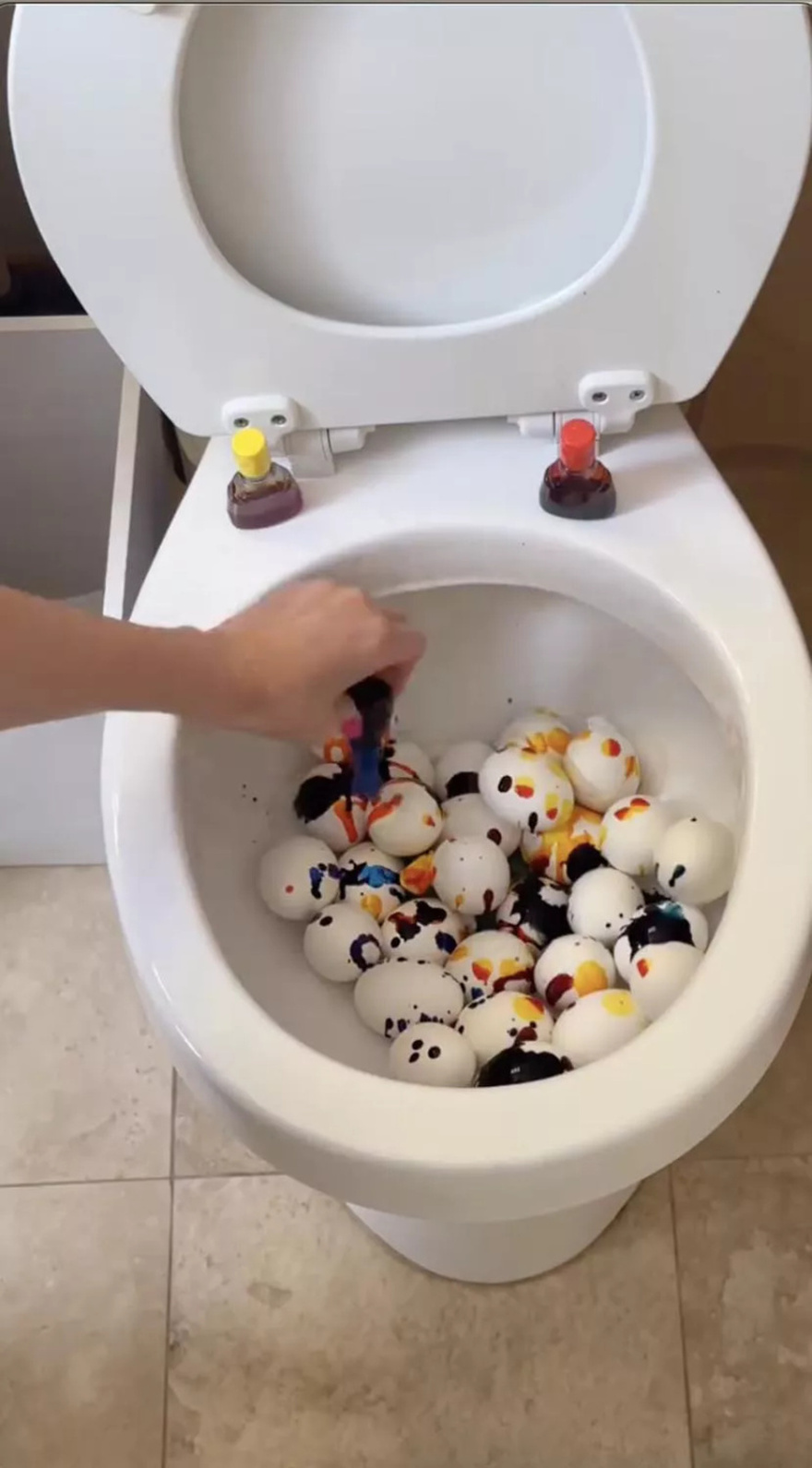 Woman Dyes Easter Eggs in Her Toilet and Attracts Angry Comments on Her Video: ‘The Reason I Don’t Eat at Potlucks’