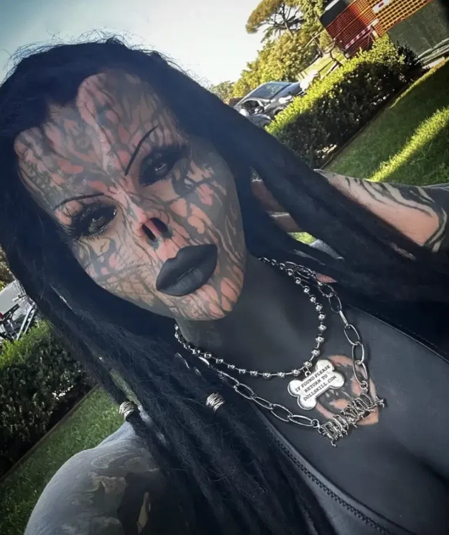Tattooed woman who keeps her nose in a jar – before and after