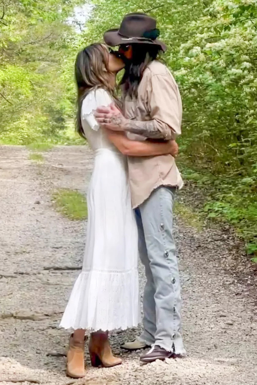 Billy Ray Cyrus and Elizabeth Hurley’s Surprise Romance Heats Up with Passionate Kiss in Latest Photo