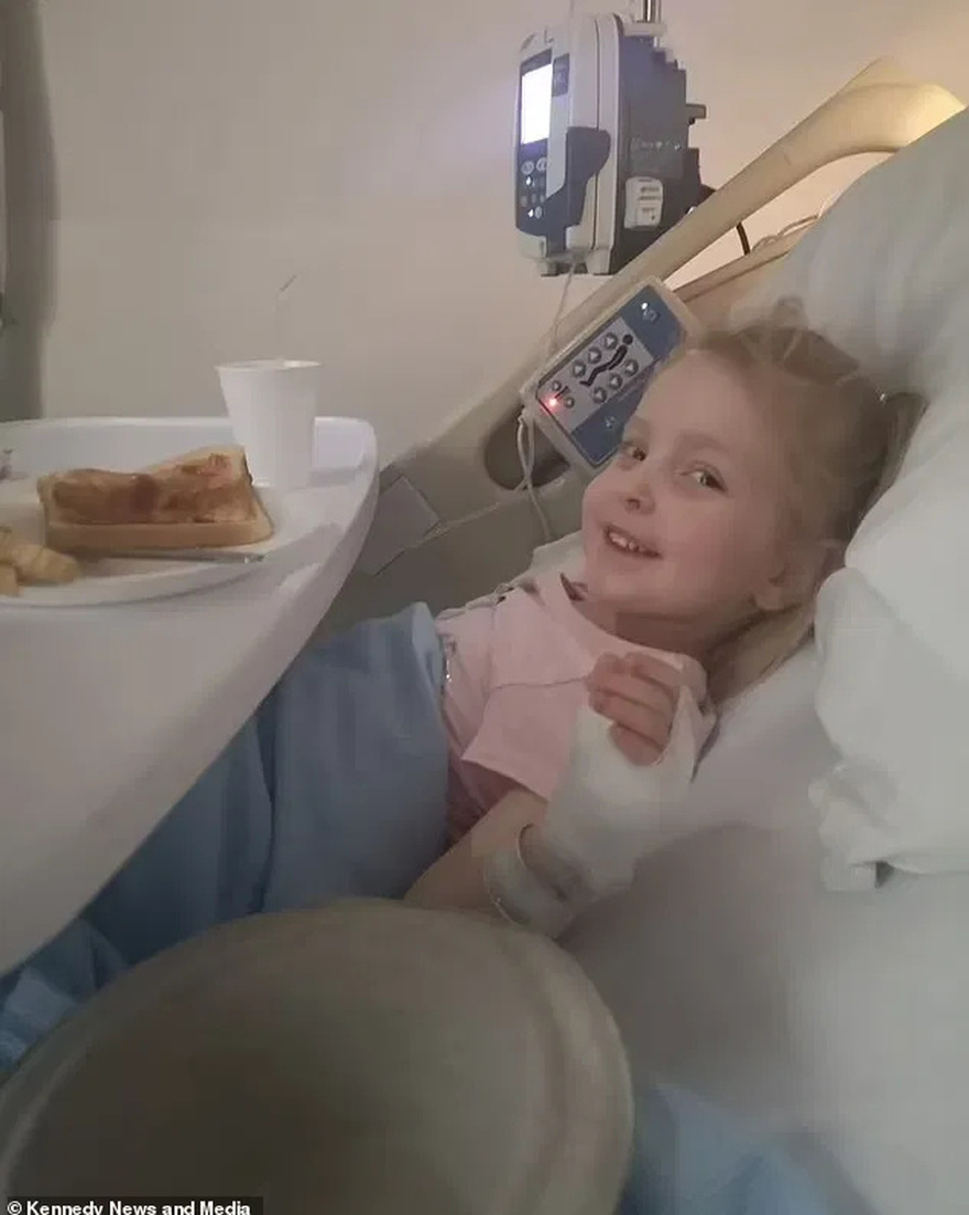 Toddler left ‘unresponsive’ after gulping popular drink – as experts issue safety warning for the ‘dangerous’ sweet beverages