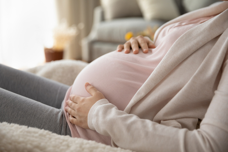 Couple met online – their fourth date happened as she gave birth to her child