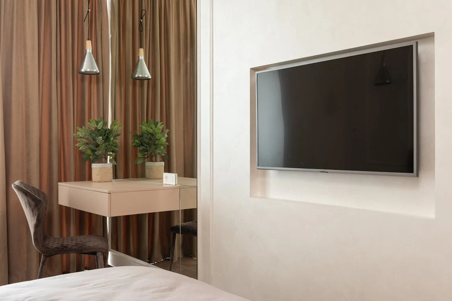 10 Things You Should Do When Checking Into a Hotel Room